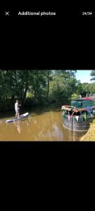 Cosy, secluded narrow boat