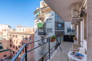 Di fronte alla basilica di S Pietro