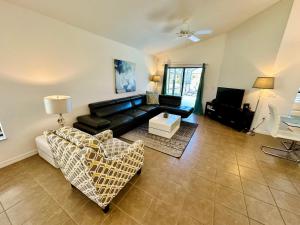 Villa with Pool in Gated 18-hole Golf Community with self-checkin after 4pm