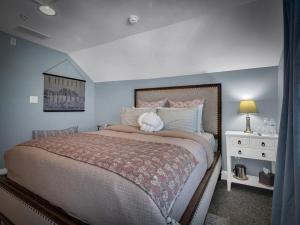 Deluxe Double Room room in Savannah Inn