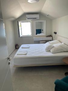 Lux Beach House M