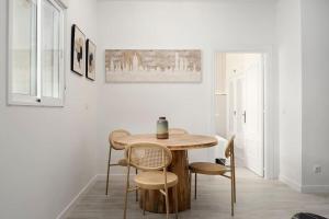 Newly refurbished Modern 2-Bed Apartment in Heart of Torremolinos