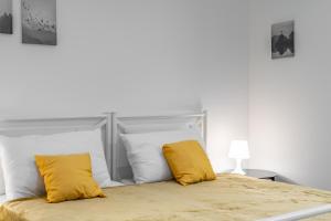 HOST4U - CONICCHIO New Apartments few steps from Casazza Metro Station & Free Parking
