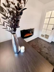 Sleek & Stylish - E15 Apartment With Parking