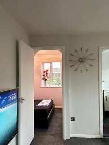 Sleek & Stylish - E15 Apartment With Parking