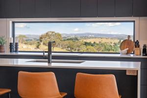 1B Alpine View Retreat - 4BR Luxurious Escape l Mountain Views l Fast WiFi