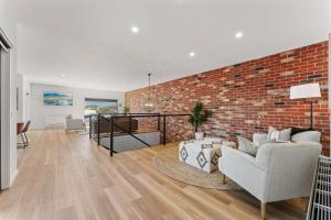 1B Alpine View Retreat - 4BR Luxurious Escape l Mountain Views l Fast WiFi