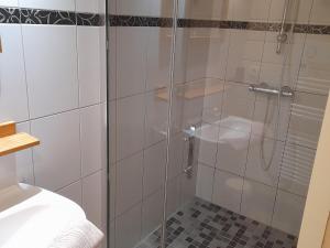 Maisons de vacances Chalet confortable, proche des pistes de ski, avec jardin, terrasses couvertes et Wi-Fi a La Bresse - FR-1-589-86 : photos des chambres
