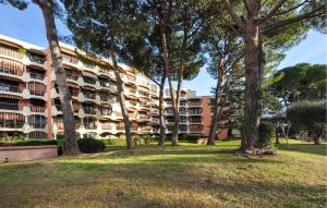 Nice Apartment In Mandelieu-La-Napoule