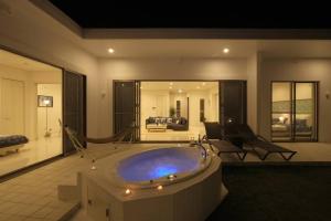 ペットOK！ビーチサイドのジャグジー付き贅沢空間　~The Kouri~