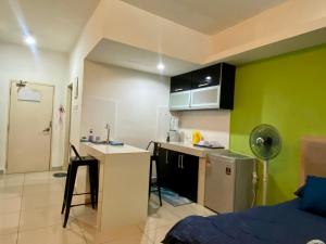 Private Studio Viana Court Service Apartment 2 with private parking