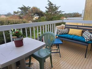 Appartements Appartement cosy pres de la plage avec balcon, Wi-Fi et parking – Saint-Jean-de-Monts - FR-1-323-508 : photos des chambres