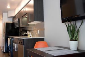 Amazing Capitol Hill Apartment with Free Parking!