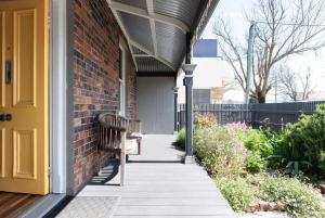 Gorgeous on Gleadow: The Twin