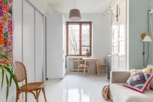 Charming suite with garden views steps from metro