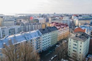 Charming suite with garden views steps from metro