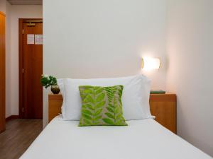 Single Room room in Hotel Embassy