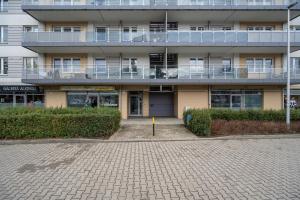 Klimasa White&Blue Apartment with Balcony in Wrocław by Renters