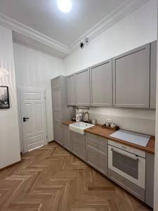 Murano Apartments Piękna 16A