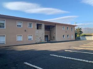 Grand appartement T4 - piscine - vue féérique