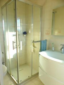 Maisons de vacances Nice house with private pool : photos des chambres