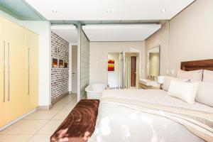 Old House Lane Melrose Boulevard