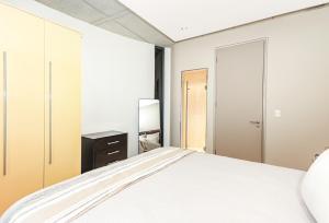 Old House Lane Melrose Boulevard