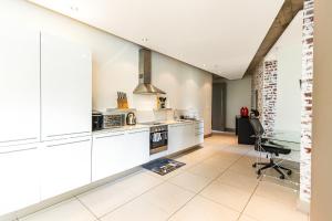 Old House Lane Melrose Boulevard