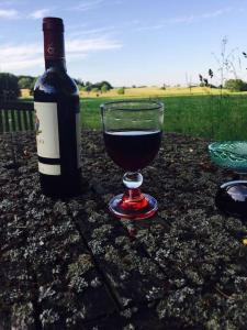 Sagolikt läge med havsutsikt i Rörum på Österlen