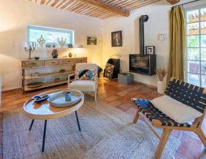 Villas Mas avec piscine entoure de vignes et d-oliviers : photos des chambres