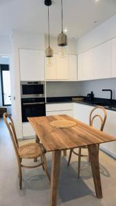 2 bed apt big balcony sea view