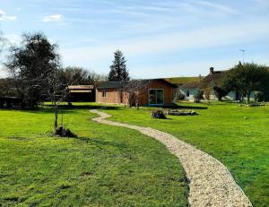 Chalet en bois dans éco-gîte