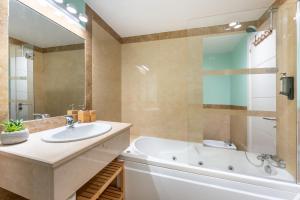 Serene Ocean 1 BDR Apartment With Patio by LovelyStay