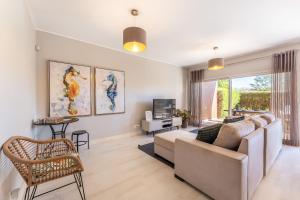 Serene Ocean 1 BDR Apartment With Patio by LovelyStay