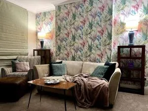 The Lily•Central Beeston•Private Apartment•SmartTV•Free Wi-Fi•Tram• - Chilwell