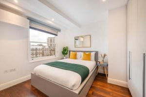 Luxury One Bedroom Apartment With AC, Bidet, Balcony View, Free Coffee, Tea, WiFi in Central London