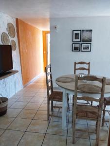Appartements Aux logis du Lac de Castillon : photos des chambres