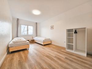 Tolstov Apartments - Monteurwohnungen - 2 Schlafzimmer - Küche - Balkon - Waschmaschine - 25 Min zur Messe DUS
