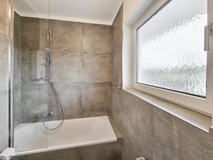 Tolstov Apartments - Monteurwohnungen - 2 Schlafzimmer - Küche - Balkon - Waschmaschine - 25 Min zur Messe DUS