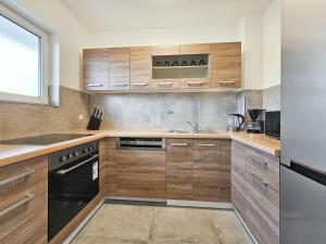 Tolstov Apartments - Monteurwohnungen - 2 Schlafzimmer - Küche - Balkon - Waschmaschine - 25 Min zur Messe DUS