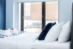 Modern 3BR wPatio & free parking, Canning Town