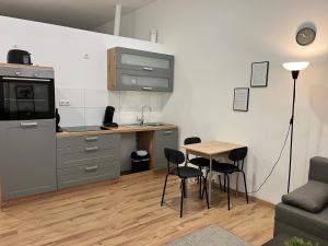 Apartment Central 10C 40qm Wi-Fi free Parking calm back house