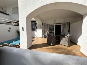 2 Bed-Sleeps 4-Private Patio-Pool-AirCon