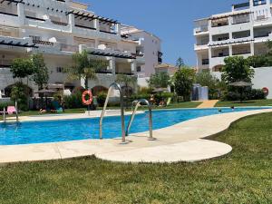 2 Bed-Sleeps 4-Private Patio-Pool-AirCon