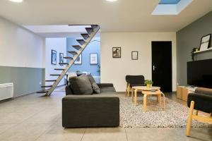 4 bedroom apartment with parking !