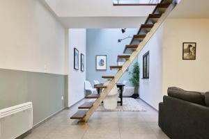 4 bedroom apartment with parking !