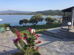 Beachfront Villa Paradise