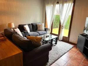 Casa Adosada con jardín y Wifi en Estavar - Bajanda