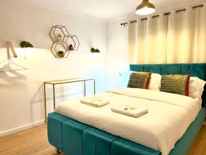 ROOMS NEAR ME - ENTIRE 3 BEDROOM HOUSE WITH DRIVEWAY, lounge, kitchen & washroom with amenities, smart tv, near Worcester hospital