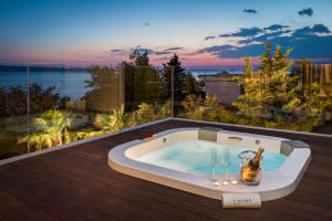 Exclusive Villa Calma I - heated pool&spa sea view